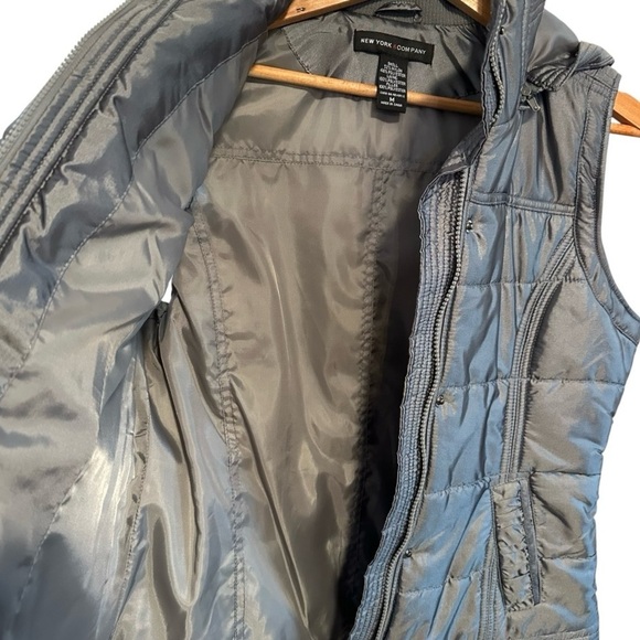 New York & Co Women's Metallic Gray Puffer Vest with Detachable Hood Size Medium - Picture 7 of 10